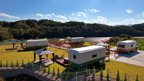 Jecheon Cheongpung Lake Caravan - ที่มีสระว่ายน้ำ