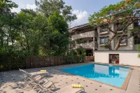 The Summer House, Pachmarhi - am Hotel Kollection - Kolam Renang