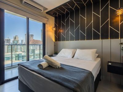 Your Exclusive Stay Just Steps From the sea in Meia Praia - FFS II