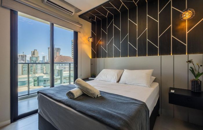 Your Exclusive Stay Just Steps From the sea in Meia Praia - FFS II
