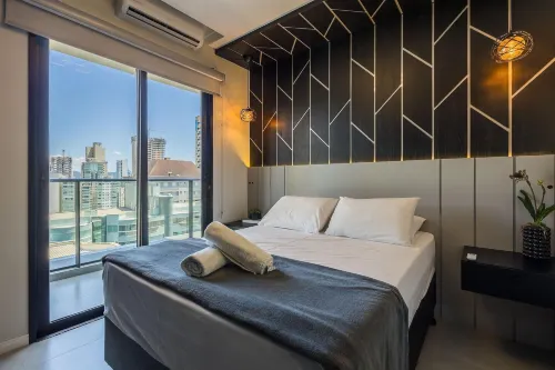Your Exclusive Stay Just Steps From the sea in Meia Praia - FFS II