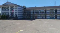 Bay Lake Inn - Frontiersman Motel