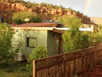 Cozy Orchard cabin with garden, vineyard in delightful Hildale Hotele w: Hildale