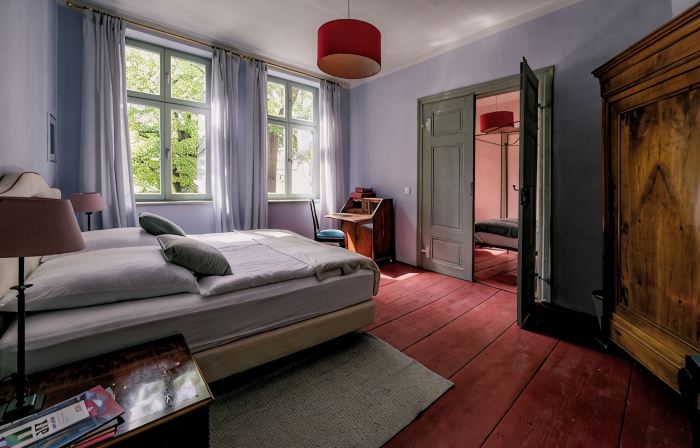 Spend the night in a monument, heavenly bed in the middle of the old town