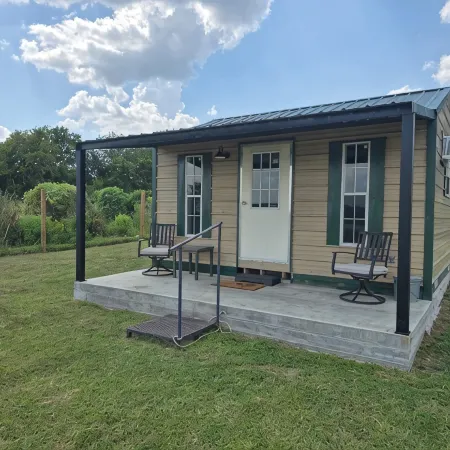 Cozy Cottage With a View in La Grange