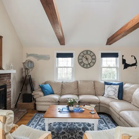 Elbow Inn: Private Retreat with Two Master Suites