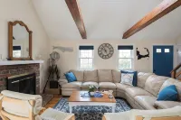 Elbow Inn: Private Retreat with Two Master Suites