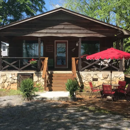 "The Cabin" at North Alabama Sailing Marina - Sail, Fish, Ski or Just Relax!