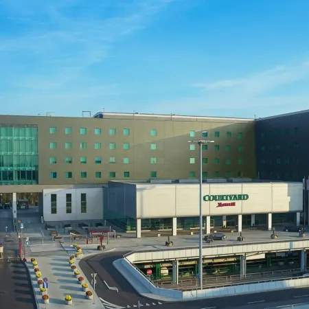 Courtyard Warsaw Airport Отели рядом с Аэропорт Фредерик Шопен