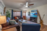 2 Homes - 4 Beds /2 BAs - Easy Walk to Downtown West Jefferson. - Wifi