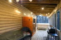Helen Mountaintop Couples Retreat~Hot Tub~Sauna~King Bed~Pool Table - Chalets
