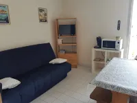 1-bedroom studio with sea view. Ideal for 2 adults and 1 child. Hotels in Fleury