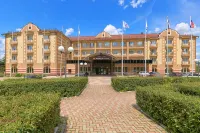 Azimut Hotel Saransk - 駐車場