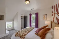 New 5BD Near UNL & DT - Poker Table & Games