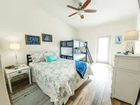Salty Life is a spacious townhome. - Wi-Fi