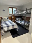 Private beachfront cottage,  WiFi and AC on Lake Paradise, minutes from Mackinaw - 鄉村度假屋