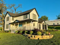 Remodeled 3-bed-3-bath Farmhouse near the John Deere Classic in the Quad Cities! Hotels in Henry County
