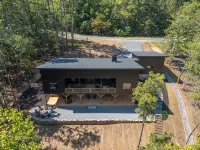 Peaceful Lake Front Retreat: Sleeps 14, Pet & Family Friendly Near Tiec - 4-Star
