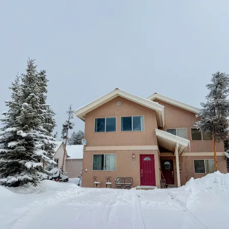 3/3 Townhome in Fraser just steps from the Black line!