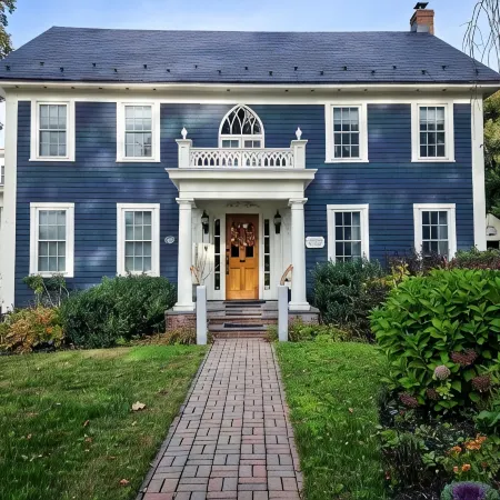 The Inn Crowd Bed and Breakfast