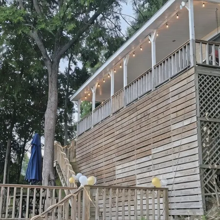 Lakeside Chalet on Beautiful Gantt Lake!