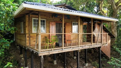 REEF HOUSE: Waterfront, Caribbean Paradise Jungle Cabin in Bastimentos w/ AC - 3-Star