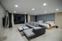 Mstay Hotel - balcony