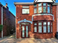 Full Home in Heywood Street near Cheetham Hill ヒートン公園周辺のホテル