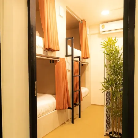 Social Pod Khao San Hostel Отели рядом с достопримечательностью «Каосан»
