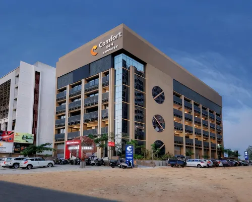 Comfort Inn Sapphire Chandkheda, Ahmedabad ヴァイシュノデヴィ・テンプル周辺のホテル