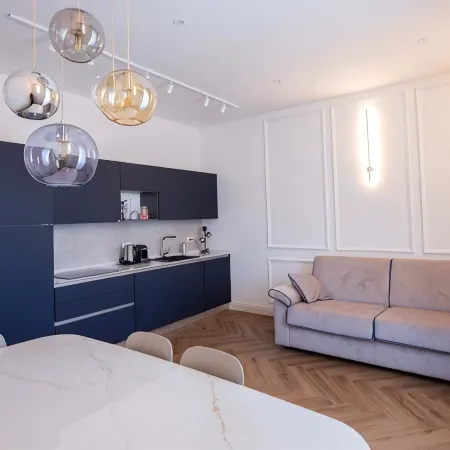 Colosseum Holidays - Luxury 3 Bedroom Apartment