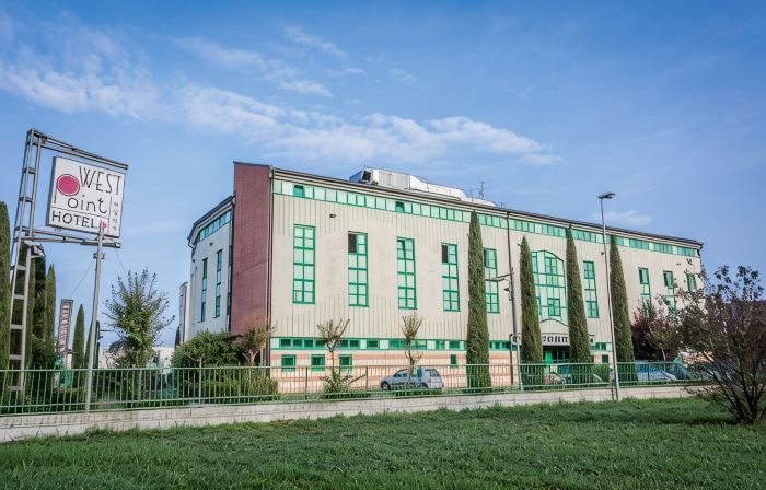 West Point Airport Hotel