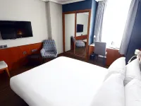 Travelodge Madrid Coslada Aeropuerto Hotels near San Blas