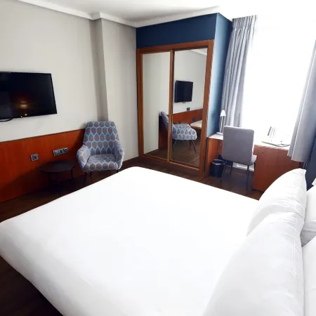 Travelodge Madrid Coslada Aeropuerto Отели рядом с достопримечательностью «Викальваро»