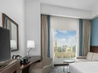 Hampton by Hilton Dubai Al Barsha Отели рядом с достопримечательностью «Шоссе шейха Зайда»