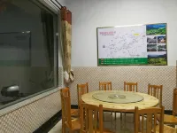 Jiangling No.1 Jinglou Hostel - غرفة مطلة على الجبل