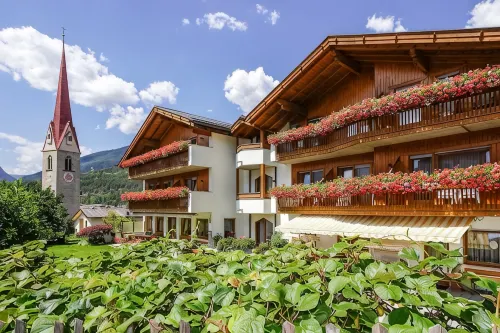 Laurena Aparthotel Near Brixen