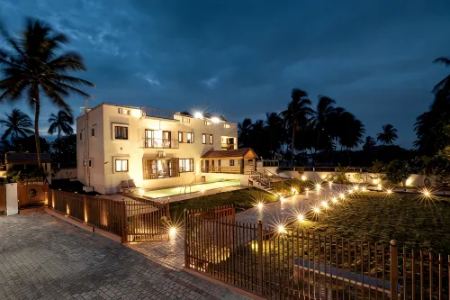 Amara Kosha Lagoon Hosur Private Villa 3BHK+1Dom, 2-20 pax, POOL+JACUZZI+MOVIE ROOMS+FOOD - balcony