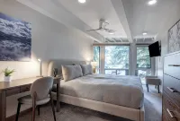 Steps to Gondola • Mountain Views • Private Parking • Aspen Core 2BR •  Sleeps 6
