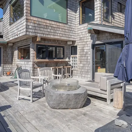 Dew Point Retreat, by Vinifera Homes