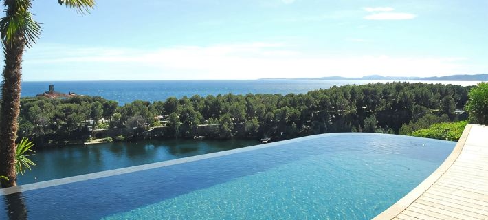 VILLA ALFONSA - APARTMENT "L'ATELIER" sea view, Garden level South-East Hotels in Saint-Raphael
