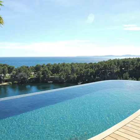 VILLA ALFONSA - APARTMENT "L'ATELIER" sea view, Garden level South-East