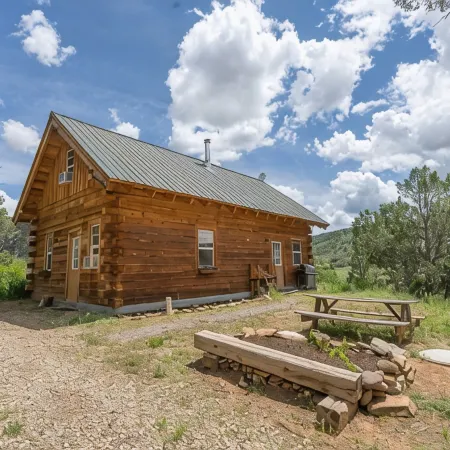 Cozy 2-bedroom cabin in a lovely slice of heaven in Hesperus off Cherry Creek Rd