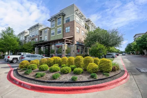 Brightshaven–CoolSprings - Modern 1-Bed with EV Parking in Frisco