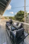 Magical Retreat!  Contemporary and Cozy Park Hill!