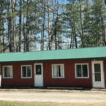 Charming Motel in Lovells 3 Bedroom 3 bath Full Kitchen feet away  AuSable River
