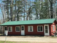 Charming Motel in Lovells 3 Bedroom 3 bath Full Kitchen feet away  AuSable River - Chalets