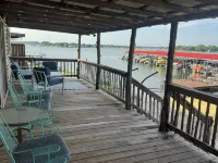 碼頭畔木屋- Waterfront、皮划艇、釣魚、游泳