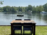 Cozy 2-bedroom Lakehouse on the South Bayou of Hamlin Lake Hotel a Hamlin Township
