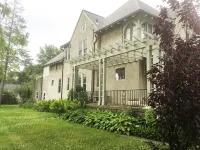 Charming 4 Bedroom Historic Home Centrally located in Northeastern Wisconsin - 3-Star